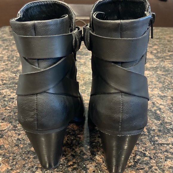 Apt. 9 Black Ankle Boots Size 8M - Picture 2 of 5